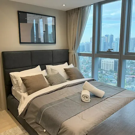 Staycations Up Above 16 @ Bgc 2Br
